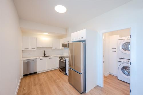 1075 Elk Street, Penticton, BC - Indoor Photo Showing Laundry Room