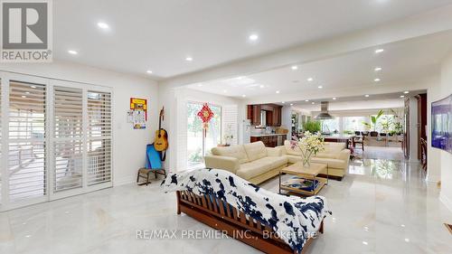 253 Morning Side Road, East Gwillimbury, ON - Indoor Photo Showing Living Room
