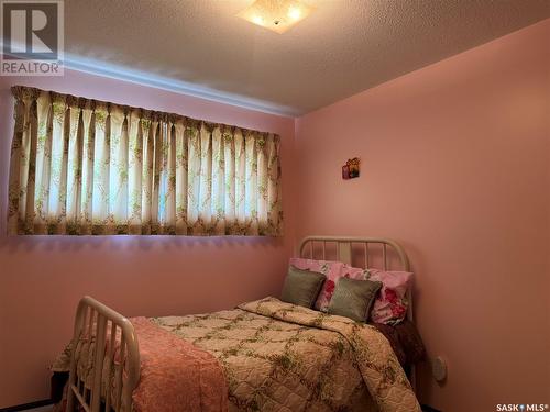 417 Miller Crescent E, Wynyard, SK - Indoor Photo Showing Bedroom