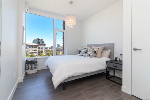505-60 Saghalie Rd, Victoria, BC - Indoor Photo Showing Bedroom