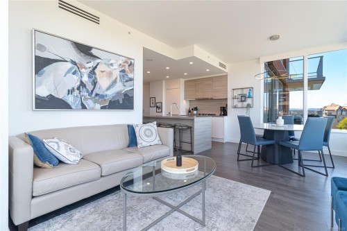 505-60 Saghalie Rd, Victoria, BC - Indoor Photo Showing Living Room