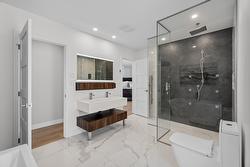 Salle de bains attenante à la CCP - 