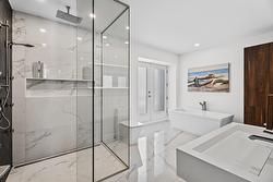 Salle de bains attenante à la CCP - 