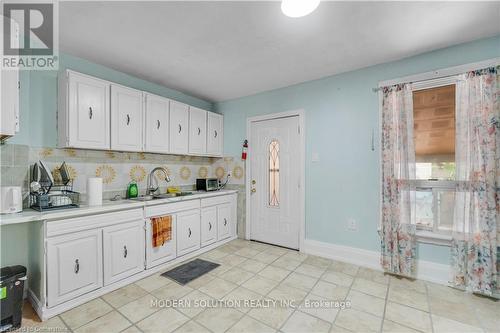 204 Sherman Avenue, Hamilton, ON - Indoor Photo Showing Kitchen