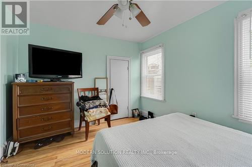 204 Sherman Avenue, Hamilton, ON - Indoor Photo Showing Bedroom