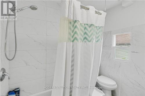 204 Sherman Avenue, Hamilton, ON - Indoor Photo Showing Bathroom