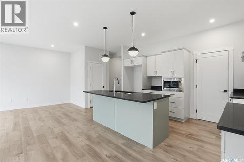 350 Katz Avenue, Saskatoon, SK - Indoor Photo Showing Kitchen With Upgraded Kitchen