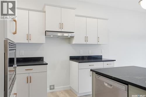 350 Katz Avenue, Saskatoon, SK - Indoor Photo Showing Kitchen