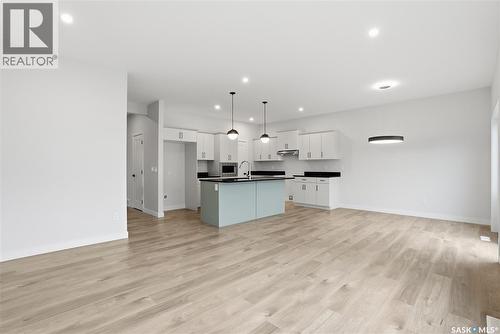 350 Katz Avenue, Saskatoon, SK - Indoor Photo Showing Kitchen
