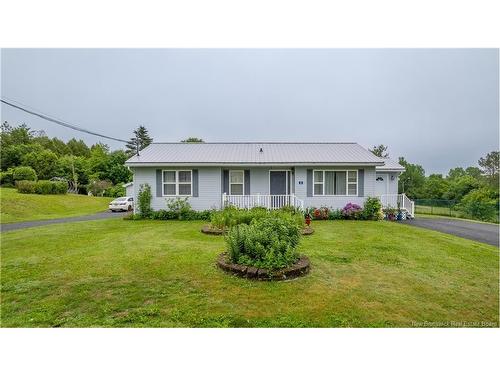 8 Hillcrest Dr, St George, NB 