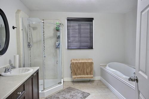 Bathroom - 66 Av. Victor, Rouyn-Noranda, QC - Indoor Photo Showing Bathroom