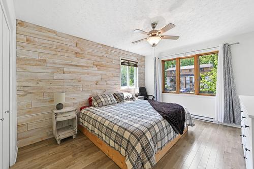 Chambre à coucher principale - 134  - 134A Ch. Bernier, Sutton, QC - Indoor Photo Showing Bedroom