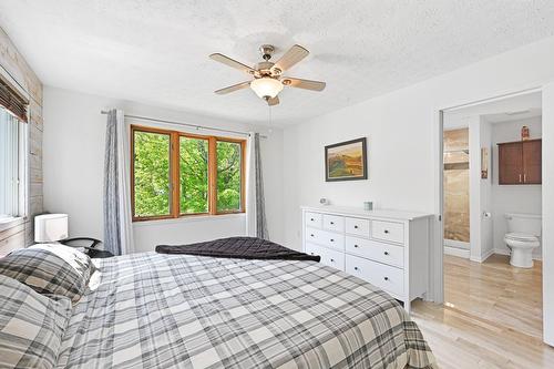 Chambre à coucher principale - 134  - 134A Ch. Bernier, Sutton, QC - Indoor Photo Showing Bedroom