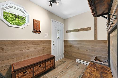 Hall d'entrée/Vestibule - 134  - 134A Ch. Bernier, Sutton, QC - Indoor Photo Showing Other Room