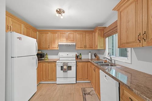 Cuisine - 134  - 134A Ch. Bernier, Sutton, QC - Indoor Photo Showing Kitchen With Double Sink