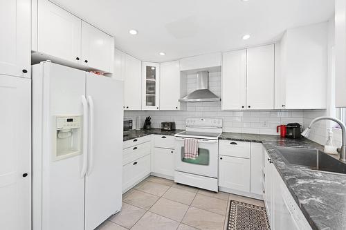 Cuisine - 134  - 134A Ch. Bernier, Sutton, QC - Indoor Photo Showing Kitchen