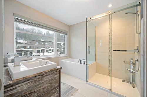 Salle de bains attenante à la CCP - 402 Allée De L'Académie, Mont-Tremblant, QC 