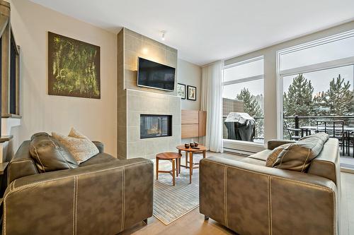 Salon - 402 Allée De L'Académie, Mont-Tremblant, QC 