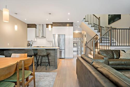 Salon - 402 Allée De L'Académie, Mont-Tremblant, QC 