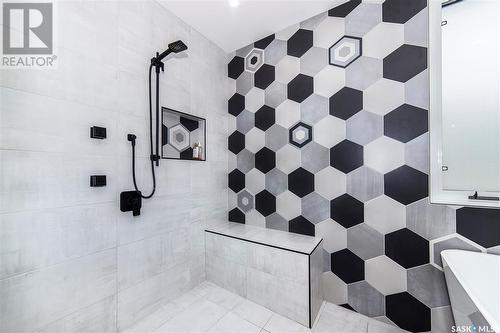 124 Forsey Avenue, Saskatoon, SK - Indoor Photo Showing Bathroom