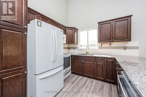 79 Fox Run, Barrie, ON - Indoor Photo Showing Kitchen