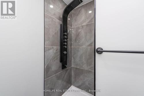 79 Fox Run, Barrie, ON - Indoor Photo Showing Bathroom