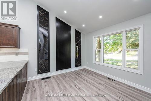 79 Fox Run, Barrie, ON - Indoor Photo Showing Other Room