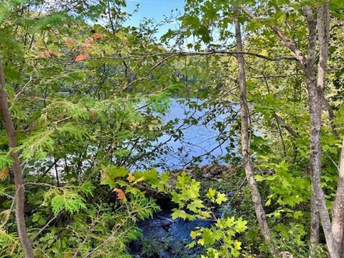 Vue sur l'eau - 465E Avenue, Saint-Hippolyte, QC 