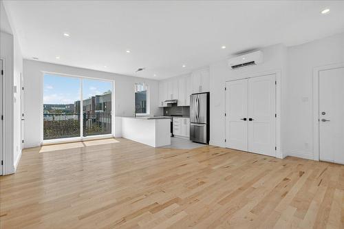 Living room - 302-1910 Rue Sullivan, Montréal (Le Sud-Ouest), QC - Indoor Photo Showing Kitchen