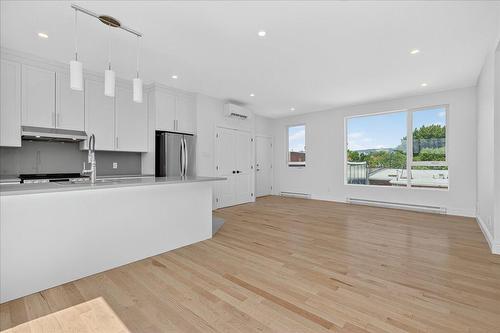 Dining room - 302-1910 Rue Sullivan, Montréal (Le Sud-Ouest), QC - Indoor Photo Showing Kitchen