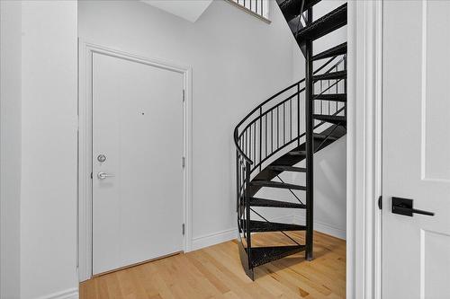 Staircase - 201-1910 Rue Sullivan, Montréal (Le Sud-Ouest), QC - Indoor Photo Showing Other Room