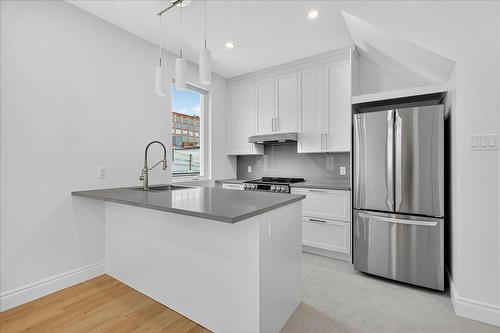 Kitchen - 201-1910 Rue Sullivan, Montréal (Le Sud-Ouest), QC - Indoor Photo Showing Kitchen With Stainless Steel Kitchen With Upgraded Kitchen