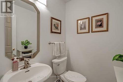 275 Alexander Court, Burlington, ON - Indoor Photo Showing Bathroom