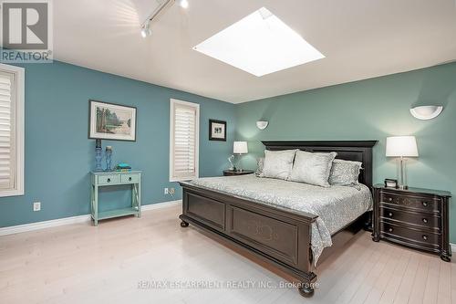 275 Alexander Court, Burlington, ON - Indoor Photo Showing Bedroom