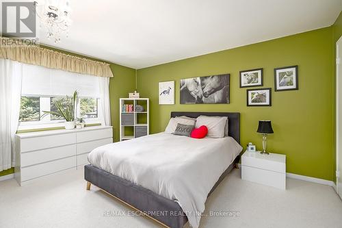 275 Alexander Court, Burlington, ON - Indoor Photo Showing Bedroom
