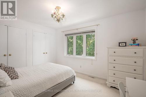 275 Alexander Court, Burlington, ON - Indoor Photo Showing Bedroom