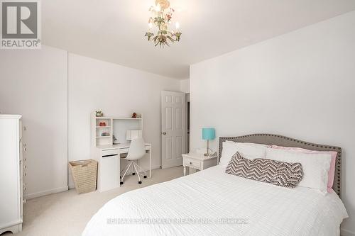 275 Alexander Court, Burlington, ON - Indoor Photo Showing Bedroom