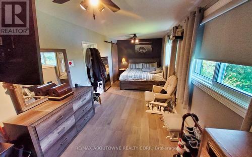 2386 4Th Line, Innisfil, ON - Indoor Photo Showing Bedroom