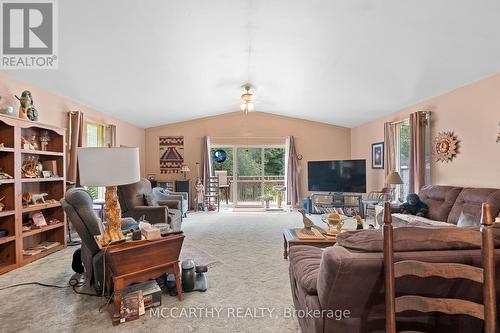 21 Mccutcheon Road, Mulmur, ON - Indoor Photo Showing Living Room