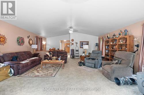 21 Mccutcheon Road, Mulmur, ON - Indoor Photo Showing Living Room