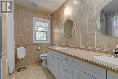 Main house - 8566 Eacrett Road, Dry Gulch, BC - Indoor Photo Showing Bathroom