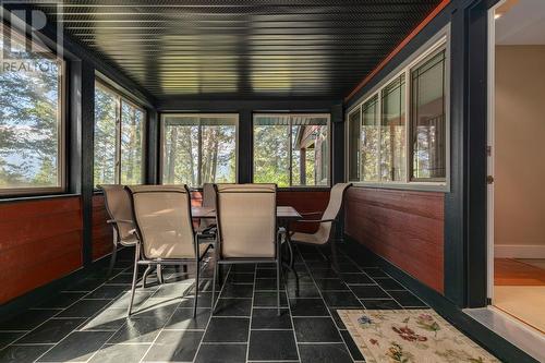 Main house - 8566 Eacrett Road, Dry Gulch, BC - Indoor