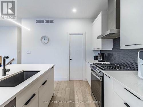 18 Princeton Common Street, St. Catharines, ON - Indoor Photo Showing Kitchen With Upgraded Kitchen