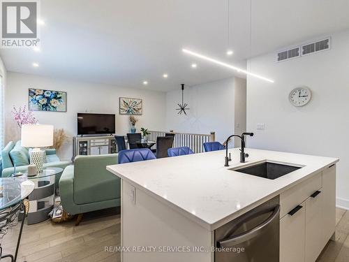 18 Princeton Common Street, St. Catharines, ON - Indoor Photo Showing Kitchen