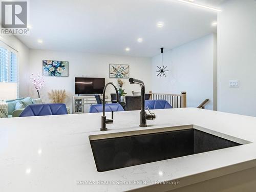 18 Princeton Common Street, St. Catharines, ON - Indoor Photo Showing Kitchen