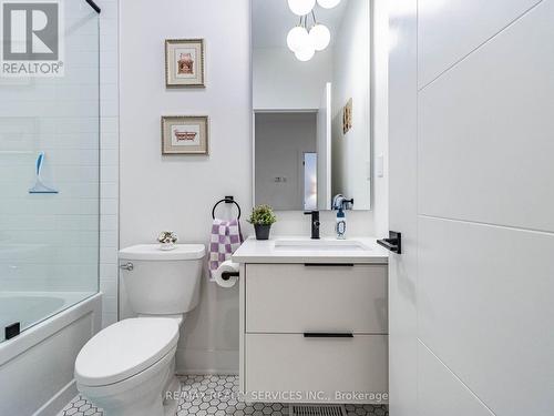 18 Princeton Common Street, St. Catharines, ON - Indoor Photo Showing Bathroom