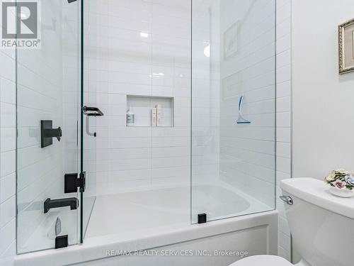 18 Princeton Common Street, St. Catharines, ON - Indoor Photo Showing Bathroom