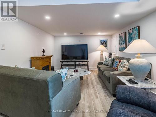18 Princeton Common Street, St. Catharines, ON - Indoor Photo Showing Living Room