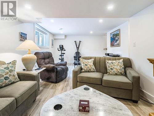 18 Princeton Common Street, St. Catharines, ON - Indoor Photo Showing Living Room
