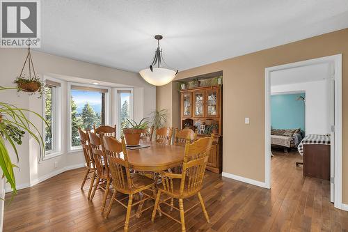 7992 Falcon Ridge Crescent, Kelowna, BC - Indoor Photo Showing Dining Room